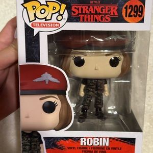 Funko Pop Netflix Stranger Things Season 4 - Robin in Hunter Outfit Figure 1299
